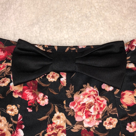 High rise floral bow shorts - Picture 2 of 3